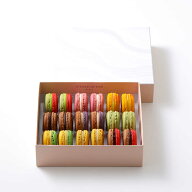 マカロン 18個詰合わせ ピエール・エルメ・パリ PIERRE HERME ギフト 母の日 2026 お菓子 高級 スイーツ …