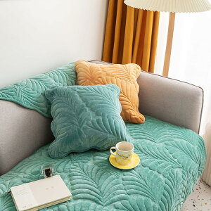 北欧 ソファーカバー ベロア 四季通用 滑り止め 厚手 キルト キズ防止 肘なしと肘付きソファーとも適用 出窓 室内マット シンプル 室内マット 正方形 長方形 70*70cm マルチカバー 水洗い