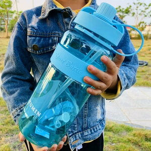 3リットル 1000ml-3000ml 大容量 ウォーターボトル 水筒 クリアボトル ストロー付き 直飲み 耐熱 超軽量 目盛り 耐衝撃性 蓋付き 耐久性 ジム アウトドア 運動用 夏用 旅行 ランニ