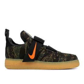 【 NIKE CARHARTT WIP X AIR FORCE 1 UTILITY LOW PREMIUM 'CAMO' / CAMO GREEN TOTAL ORANGE GUM 】 プレミアム カモ柄 緑 グリーン 橙 オレンジ エアフォース スニーカー メンズ ナイキ