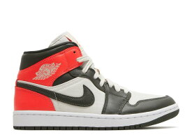 【 AIR JORDAN WMNS AIR JORDAN 1 MID SE 'NEWSPRINT' / LIGHT OREWOOD BROWN BRIGHT 】 ナイキ ミッド 茶色 ブラウン エアジョーダン スニーカー レディース