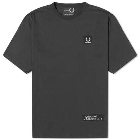 フレッドペリー Tシャツ 黒色 ブラック メンズ 【 FRED PERRY FRED PERRY X RAF SIMONS PRINTED PATCH RELAXED T-SHIRT / BLACK 】 メンズファッション トップス カットソー