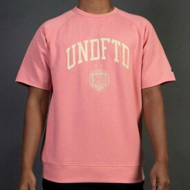 【★スーパーSALE★6/11深夜2時迄】アンディフィーテッド カレッジ スリーブ トレーナー 半袖 メンズ 【 UNDEFEATED MEN COLLEGE SHORT SLEEVE CREWNECK SWEATER (CORAL) / CORAL 】 メンズファッション トップス Tシャツ カットソー