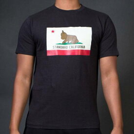 【★スーパーSALE★6/11深夜2時迄】スタンダード カリフォルニア Tシャツ 黒色 ブラック BE@RTEE メンズ 【 MEDICOM X STANDARD CALIFORNIA MEN FLAG TEE (BLACK) / BLACK 】 メンズファッション トップス カットソー