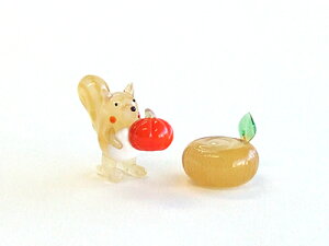 <ガラス細工 栗鼠 かぼちゃ 切り株 森 限定品>森の栗鼠・ミニかぼちゃ&切り株(限定品)<ミニチュア小物 ガラス細工><ガラス細工 ファニチャー>【ギフト プレゼント ラ