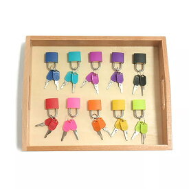 モンテッソーリ- 子供 向けのキー付きの 教育用感覚玩具のセット さまざまな色の 歯ブラシゲーム