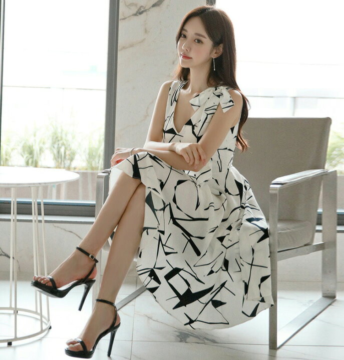 楽天市場 柄ワンピース 謝恩会 女子会 デート パーティードレス プリント柄 フレアワンピース リボン飾り ノースリーブ バイカラー 白 清楚系 ミディアム丈 夏ワンピース きれいめ 華やかおしゃれ エレガント 大きいサイズ Jsファッション ｊｓファッション