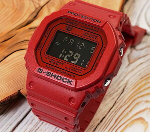�y��������AG-SHOCK�z�V�i�����S�̐��K�i�������K�i �J�V�I�r���v G-SHOCK �W�[�V���b�N G-SHOCK Iconic Styles �A�C�R���X�^�C�� ���z���f�ލ̗p �����Y ���b�h DW-5600RRB-4JF�u�����h �v���[���g�r