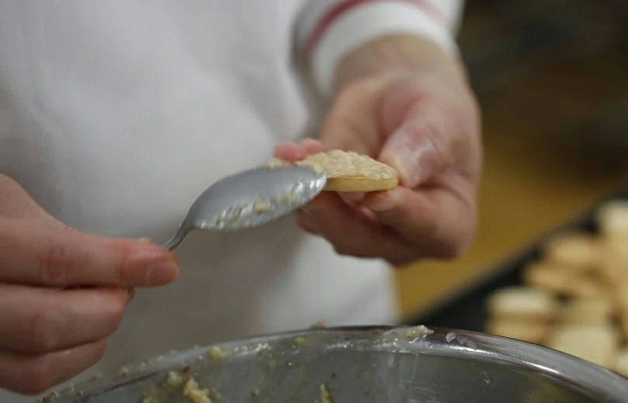 ひとつひとつ手作業で。