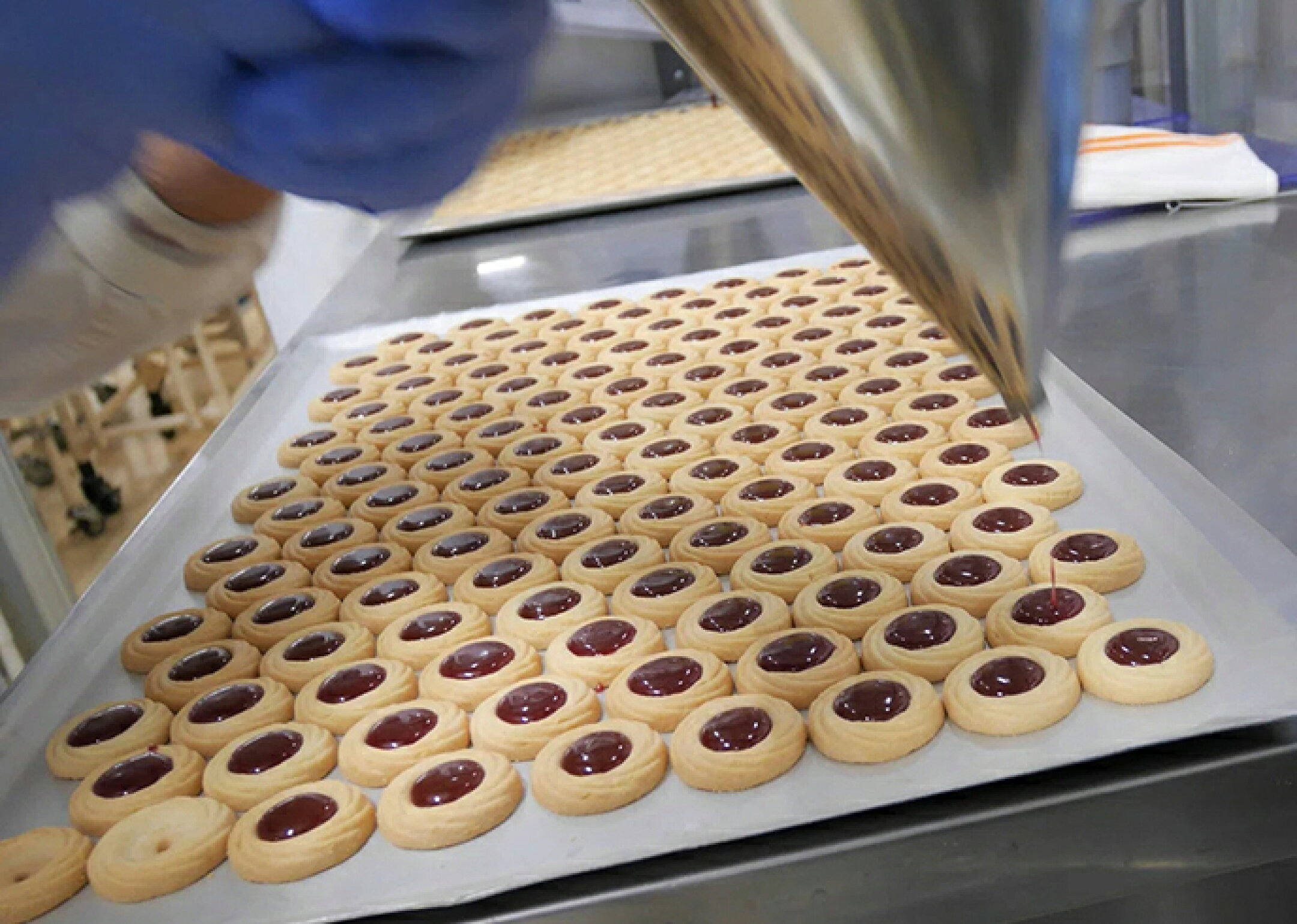 丁寧に注ぎ込みます。