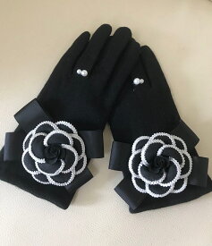 【お買い物マラソン最大60%OFFクーポン配布】スマホOK♪ あったか裏起毛＆ウール大人エレガント立体カメリアパール付き手袋 可愛い カジュアル 通勤 通学 デイリー 日常 20代 30代 40代 50代 60代 ギフト 母 クリスマス 帰省 お呼ばれ