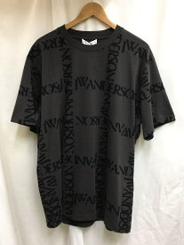 【中古】JW ANDERSON(J.W.ANDERSON)◆LOGO GRID総柄ロゴプリントTシャツ/JT0062PG0079938【メンズウェア】