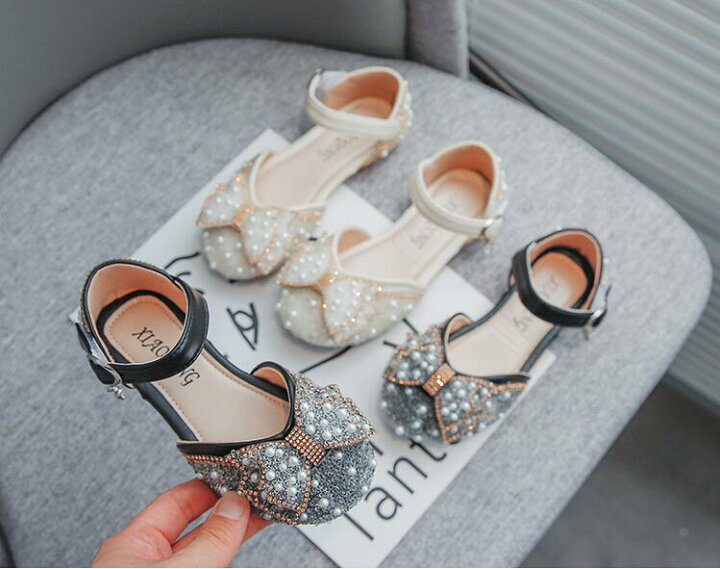 楽天市場 女の子サンダル 可愛い子供 シューズ 蝶结び ダイアパール付きらきらフォマール靴 ベルクロ 14 5 22 5cmキッズ ジュニア春夏用 サンダル お姫様靴 柔らかい パーティー 演出 イベント 舞台ステージ衣装 プレゼント シルバー ブラック ピンク 3色 純の洋服屋さん