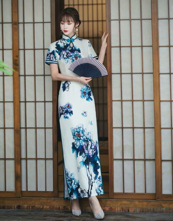 青白花文芸復古改良着物 （18-07】伊万里の四百年：磁器生産と 
