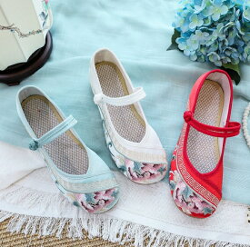 チャイナシューズ レディース 布素材 中華靴 チャイナ民族風 エスニック 花刺繍 手作り チャイナ靴 北京靴 パンプス カジュアルくつ 唐装 漢服 中華風コスプレシューズ ストラップ ローヒール 白 赤 ブルー 22 22.5 23 23.5 24 24.5 25 25.5