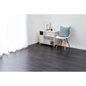 萩原 吸着 置くだけでズレない 貼ってはがせる ウッド調フロアタイル 12枚組 W05 ブラック 914×152×3 【品番:81955840】