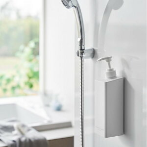 山崎実業 たっぷり洗剤が出るマグネットディスペンサー タワー コンディショナー ホワイト 4903208015349 【品番:01534】