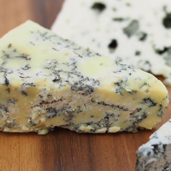 世界三大ブルーチーズのひとつ イギリス産 SALE 90%OFF スティルトン チーズ 60g うのにもお得な情報満載！