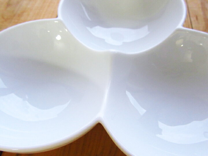 楽天市場】三つ仕切り皿 トリフル 19.8cm A級品 日本製 美濃焼 陶器 洋食器 和食器 食器 白い食器 仕切り鉢 小分け鉢 薬味皿 醤油皿 調味料 皿 ディップ皿 煮物皿 デザート皿 おしゃれ シンプル カフェ風 ボール ボウル かわいい 可愛い 電子レンジ 食洗機 対応 : おしゃれ ... 楽天市場】三つ仕切り皿 トリフル 19.8cm A級品 日本製 美濃焼 陶器 洋食器 和食器 食器 白い食器 仕切り鉢 小分け鉢 薬味皿 醤油皿 調味料 皿 ディップ皿 煮物皿 デザート皿 おしゃれ シンプル カフェ風 ボール ボウル かわいい 可愛い 電子レンジ 食洗機 対応 : おしゃれ ...