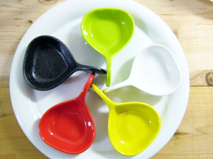 楽天市場 スプーン型小皿 前菜皿 蓮華 8 2cm 日本製 美濃焼 陶器 食器 洋食器 白い食器 ホテル食器 Amuse アミューズ 深山 Miyama れんげ プチボウル 前菜 小付 上品 かっこいい おしゃれ ホームパーティー ワンスプーンディッシュ フィンガーフード 白 赤 黒 黄 緑