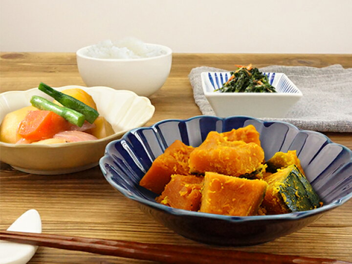 【4日20時～全品7％OFFクーポンあり】【選べる2色】 中鉢 17.5cm 490cc しのぎ 日本製 美濃焼 陶器 食器 洋食器 和食器 おしゃれ  取り鉢 鉢 サラダボウル おかず 副菜鉢 カフェ風 おうちカフェ お花 輪花 クリームアイボリー ネイビーブルー クリームナマコ モダン 菊型 奴鉢  ... 美濃焼おかず鉢 4枚