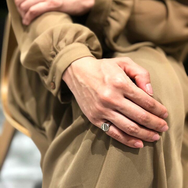 楽天市場 シグネットリング 刻印 リング プレゼント 指輪 イニシャル ゴールド K10 Yg Pg Wg 10金 オーバルm ネームリング 10k ゴールドリング レディース メンズ おしゃれ オーダーメイド 名入れ 名前入れ 名前入り ギフト 誕生日 記念日 贈り物 大きいサイズ 楽天市場 シグネットリング 刻印 リング プレゼント 指輪 イニシャル ゴールド K10 Yg Pg Wg 10金 オーバルm ネームリング 10k ゴールドリング レディース メンズ おしゃれ オーダーメイド 名入れ 名前入れ 名前入り ギフト 誕生日 記念日 贈り物 大きいサイズ