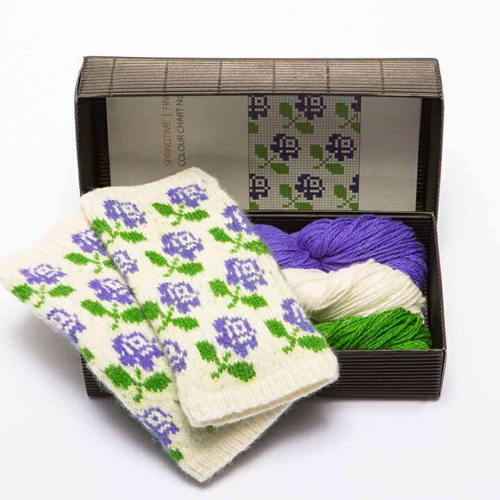 Hobbywool Fingerless gloves(指なし手袋キット) “Springtime” ホビーウール 手編み 手あみ 手袋 ハンドメイド 手作り 毛糸 ラトビア 竹あみ針と手芸用品のお店 趣芸 手編み つけ襟 小花 紫 ハンドメイド