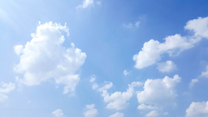 楽天市場 オーダー壁紙 壁紙 空 おしゃれ 写真 自然 雲 スカイ クラウド 癒し 貼りやすい デザイン 防カビ 日本製 国産 リメイク 模様替え 店舗 天井 部屋 寝室 キッチン リビング トイレ 美しい 風景 景色 白 ブルー かべがみはるこ そらのした