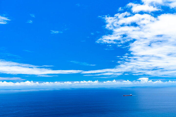 楽天市場 オーダー壁紙 壁紙 海 写真 おしゃれ 自然 空 ビーチ リゾート 海岸 砂浜 マリン 貼りやすい デザイン 防カビ 日本製 国産 アクセントクロス リメイク 模様替え 店舗 内装 部屋 寝室 キッチン リビング トイレ 風景 景色 ブルー かべがみはるこ そらのした