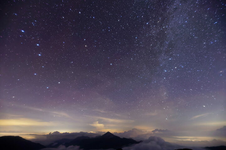楽天市場 オーダー壁紙 壁紙 星 空 星柄 おしゃれ 写真 プラネタリウム 自然 夜空 貼りやすい インテリア デザイン 防カビ 日本製 国産 リメイク 模様替え 店舗 天井 部屋 寝室 キッチン リビング トイレ 美しい 風景 景色 かべがみはるこ そらのした かべがみは