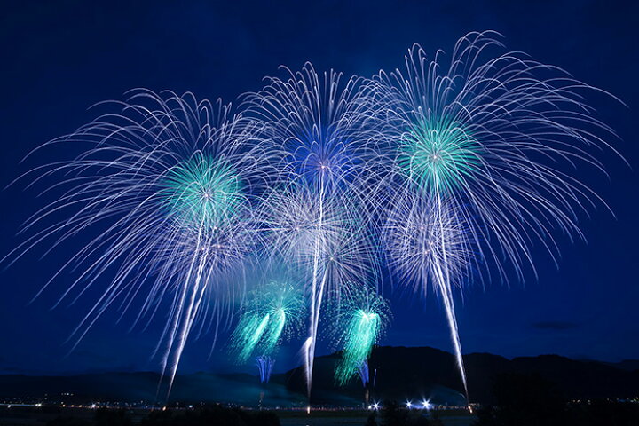 楽天市場 オーダー壁紙 壁紙 花火 おしゃれ 写真 きれい 華やか 貼りやすい デザイン 防カビ 日本製 国産 リメイク 模様替え 店 天井 部屋 寝室 風景 景色 夏 お祭り 屋台 かべがみはるこ そらのした Ss かべがみはるこの壁紙工場