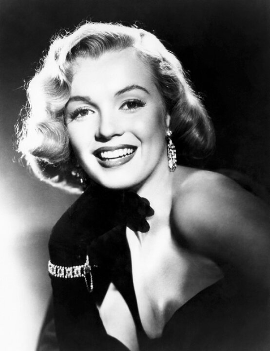 楽天市場 人物 有名人 セレブ スターの壁紙 マリリン モンロー 輸入 カスタム壁紙 Photowall Hollywood S Elite E 貼ってはがせるフリース壁紙 不織布 海外取り寄せのため1カ月程度でお届け 代引き 後払い不可 壁紙 屋本舗 カベガミヤホンポ