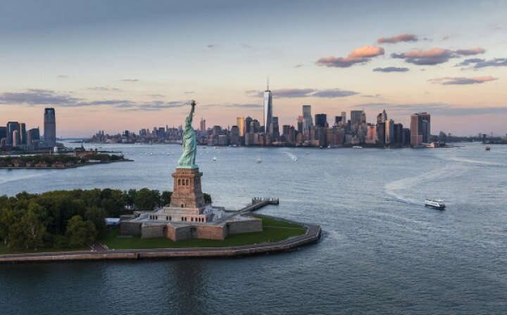 楽天市場 風景 景色 ニューヨーク Nyの壁紙 輸入 カスタム壁紙 Photowall Aerial View Of Statue Of Liberty E 貼ってはがせるフリース壁紙 不織布 海外取り寄せのため1カ月程度でお届け 代引き 後払い不可 壁紙 屋本舗 カベガミヤホンポ