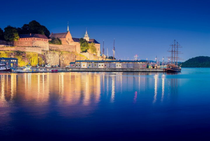 楽天市場 都市 オスロ 古い町並み 古都の壁紙 輸入 カスタム壁紙 Photowall Illuminated Akershus Fortress Oslo E 貼ってはがせるフリース壁紙 不織布 海外取り寄せのため1カ月程度でお届け 代引き 後払い不可 壁紙屋本舗 カベガミヤホンポ