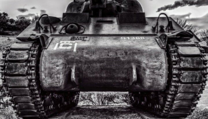 楽天市場 乗り物のりもの 戦車 黒 ブラック 白黒 モノクロ モノトーンの壁紙 輸入 カスタム壁紙 Photowall Old War Tank 貼ってはがせるフリース壁紙 不織布 海外取り寄せのため1カ月程度でお届け 代引き 後払い不可 壁紙 屋本舗 カベガミヤホンポ