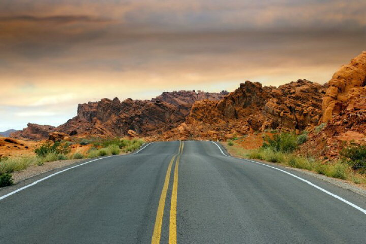 楽天市場 道ロード 道路の壁紙 輸入 カスタム壁紙 Photowall Empty Road 貼ってはがせるフリース壁紙 不織布 海外取り寄せのため1カ月程度でお届け 代引き 後払い不可 壁紙屋本舗 カベガミヤホンポ