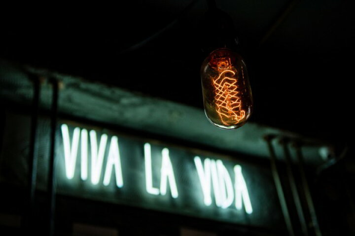 楽天市場 ネオン ネオンサインの壁紙 輸入 カスタム壁紙 Photowall Neon Sign 貼ってはがせるフリース壁紙 不織布 海外取り寄せのため1カ月程度でお届け 代引き 後払い不可 壁紙屋本舗 カベガミヤホンポ