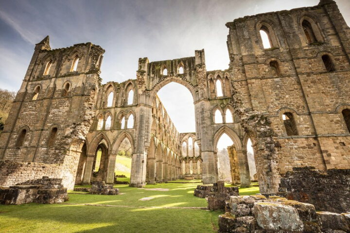 楽天市場 リーヴォール修道院跡 遺跡の壁紙 輸入 カスタム壁紙 Photowall Rievaulx Abbey 貼ってはがせるフリース壁紙 不織布 海外取り寄せのため1カ月程度でお届け 代引き 後払い不可 壁紙屋本舗 カベガミヤホンポ