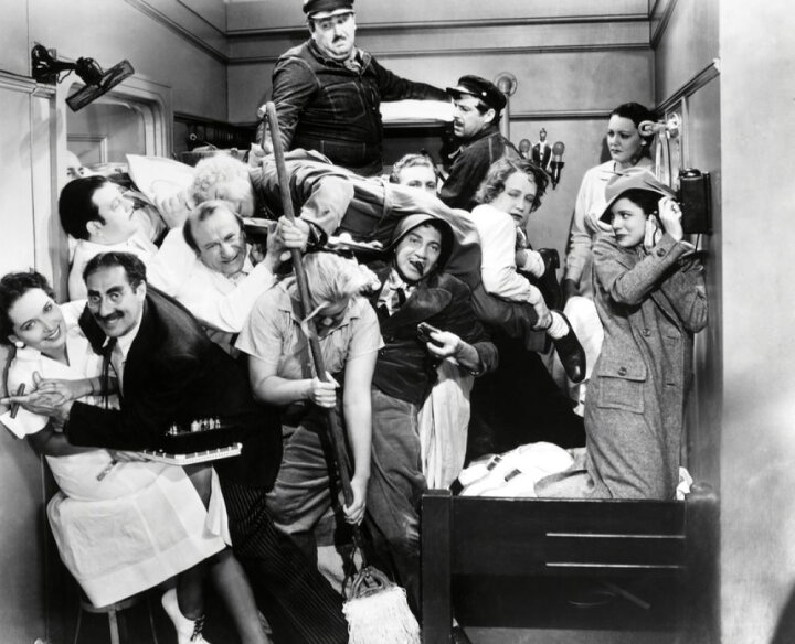 楽天市場 マルクス兄弟 コメディアン モノクロの壁紙 輸入 カスタム壁紙 Photowall Marx Brothers 貼ってはがせるフリース壁紙 不織布 海外取り寄せのため1カ月程度でお届け 代引き 後払い不可 壁紙屋本舗 カベガミヤホンポ
