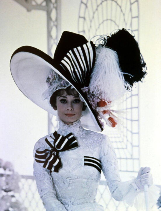 楽天市場 マイフェアレディ 映画 オードリー ヘプバーンの壁紙 輸入 カスタム壁紙 Photowall My Fair Lady Audrey Hepburn 貼ってはがせるフリース壁紙 不織布 海外取り寄せのため1カ月程度でお届け 代引き 後払い不可 壁紙屋本舗 カベガミ