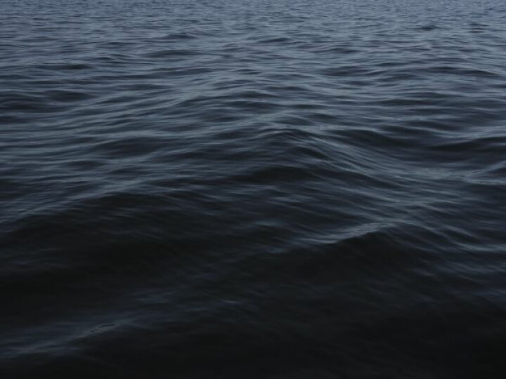 楽天市場 海 波 紺 ネイビーの壁紙 輸入 カスタム壁紙 Photowall Blue Wave Still Abstract Water Ii 貼ってはがせるフリース壁紙 不織布 海外取り寄せのため1カ月程度でお届け 代引き 後払い不可 壁紙 屋本舗 カベガミヤホンポ