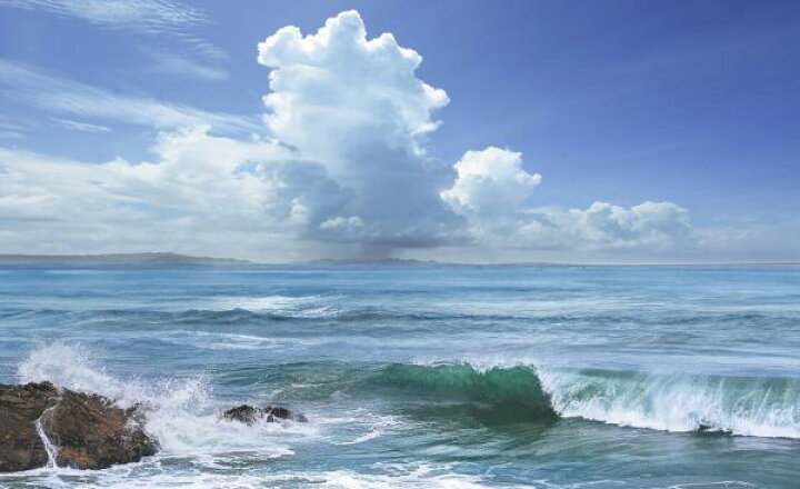 楽天市場 海 波 空 雲 岩 自然 風景 青 ブルーの壁紙 輸入 カスタム壁紙 Photowall Perfect Wave 貼ってはがせるフリース壁紙 不織布 海外取り寄せのため1カ月程度でお届け 代引き 後払い不可 壁紙屋本舗 カベガミヤホンポ