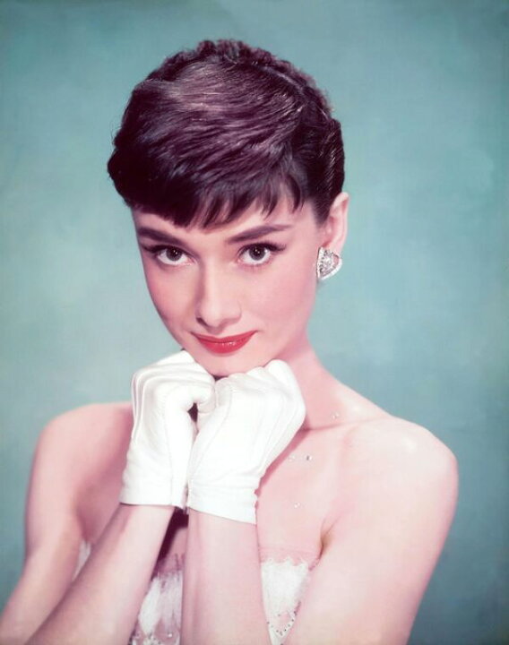 楽天市場 オードリー ヘプバーン 女優の壁紙 輸入 カスタム壁紙 Photowall Sabrina Audrey Hepburn 貼ってはがせるフリース壁紙 不織布 海外取り寄せのため1カ月程度でお届け 代引き 後払い不可 壁紙 屋本舗 カベガミヤホンポ