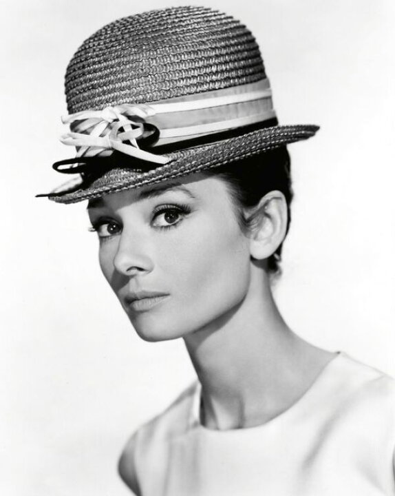 楽天市場 オードリー ヘプバーン 女優 モノクロ モノトーンの壁紙 輸入 カスタム壁紙 Photowall Audrey Hepburn 貼ってはがせるフリース壁紙 不織布 海外取り寄せのため1カ月程度でお届け 代引き 後払い不可 壁紙 屋本舗 カベガミヤホンポ