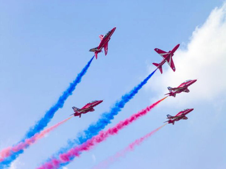 楽天市場 レッドアローズ イギリス空軍 飛行機 アクロバット スモークの壁紙 輸入 カスタム壁紙 Photowall Red Arrows Iii 貼ってはがせるフリース壁紙 不織布 海外取寄せ商品 代引き 後払い不可 壁紙屋本舗 カベガミヤホンポ 楽天市場 レッドアローズ イギリス空軍 飛行機 アクロバット スモークの壁紙 輸入 カスタム壁紙 Photowall Red Arrows Iii 貼ってはがせるフリース壁紙 不織布 海外取寄せ商品 代引き 後払い不可 壁紙屋本舗 カベガミヤホンポ