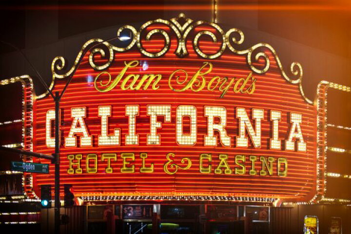 楽天市場 看板 ネオンサイン カジノの壁紙 輸入 カスタム壁紙 Photowall California Vegas 貼ってはがせるフリース壁紙 不織布 海外取寄せ商品 代引き 後払い不可 壁紙屋本舗 カベガミヤホンポ