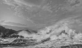 海 波 空 雲 写真 モノクロ モノトーンの壁紙 輸入 カスタム壁紙 PHOTOWALL / Earth Meets Sky - Grayscale (e84383) 貼ってはがせるフリース壁紙(不織布) 【海外取寄せ商品】 【代引き・後払い不可】