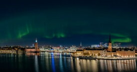 自然 スウェーデン オーロラの壁紙 輸入 カスタム壁紙 PHOTOWALL / Northern Lights over Stockholm (e93102) 貼ってはがせるフリース壁紙(不織布) 【海外取寄せ商品】 【代引き・後払い不可】