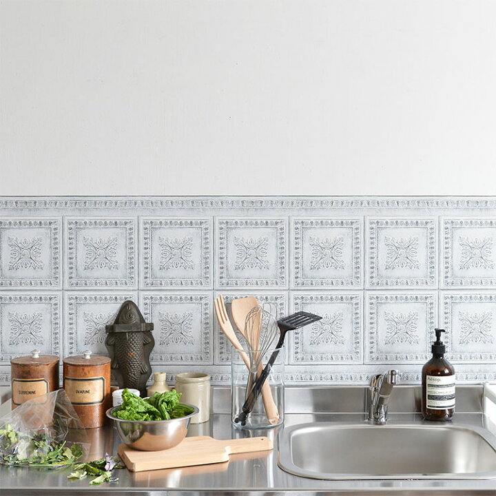 楽天市場 貼ってはがせる 水回り用リメイク シール壁紙 バックスプラッシュ White Vintage Tin Peel And Stick Wallpaper Bhf2770 45 72cm 2 74m あす楽 壁紙屋本舗 壁紙屋本舗 カベガミヤホンポ