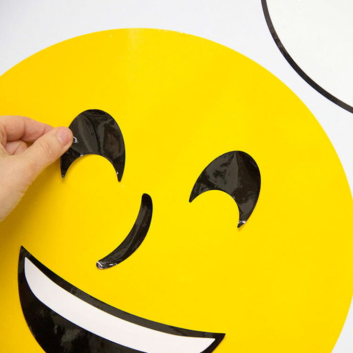 楽天市場 壁に貼ってはがせるステッカーウォールステッカー Wall Pops ウォールポップス Create An Emoji Dry Erase Wall Decals Wpe2195 壁紙屋本舗 カベガミヤホンポ